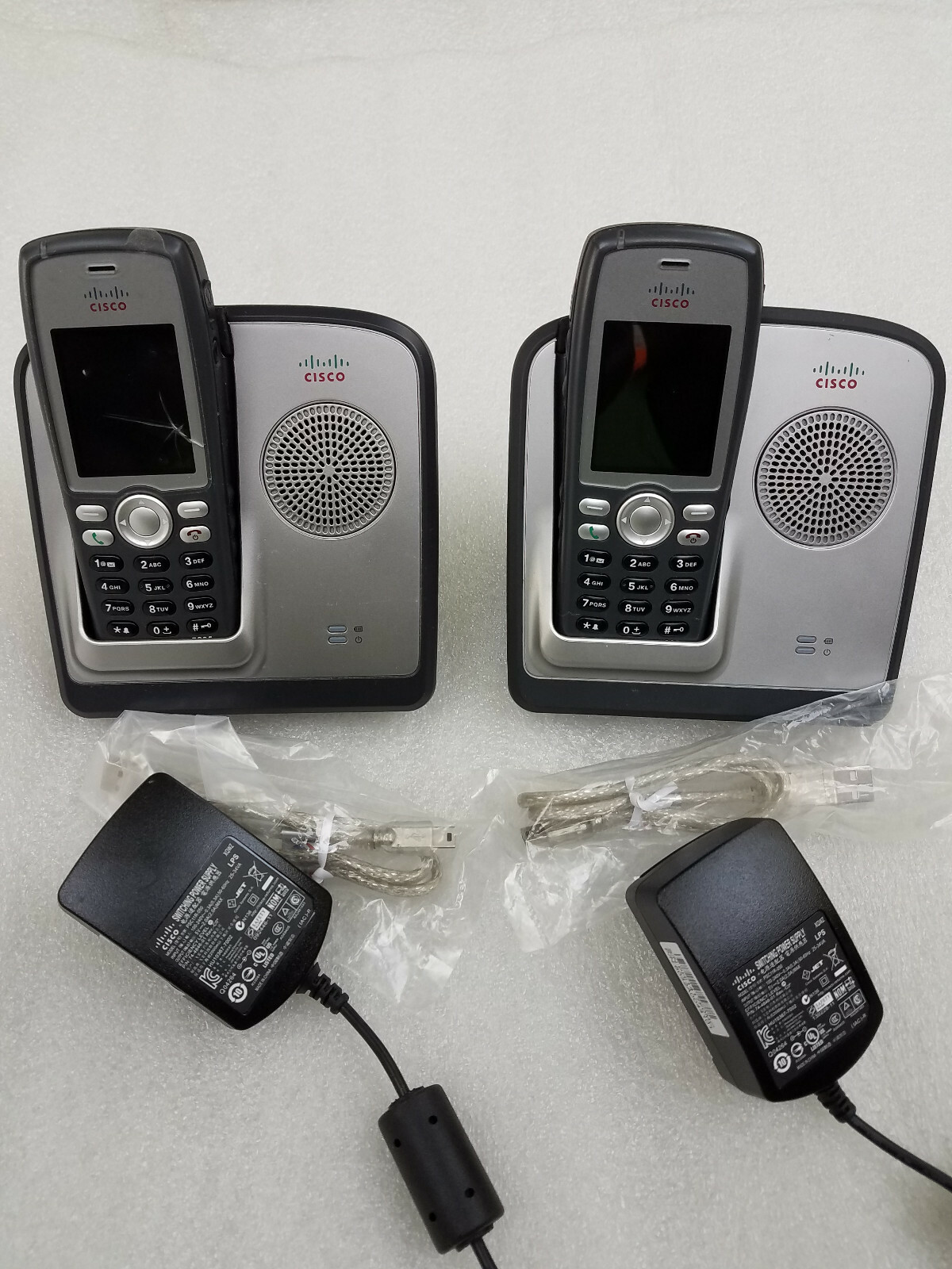 2 CISCO CP-7925G-A-K9 7925 WIRELESS VOIP PHONE WITH BASE IN WORKING CONDITION