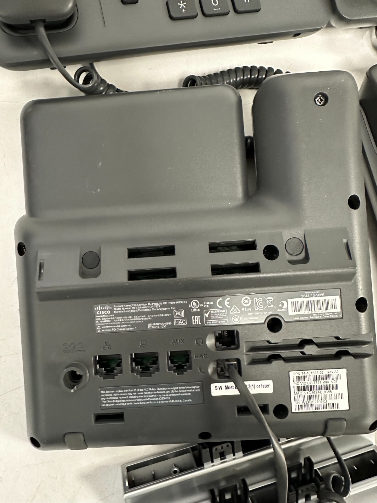 (LOT OF 4) CISCO CP-7821-K9 V02 IP BUSINESS PHONE W/HANDSET &STAND