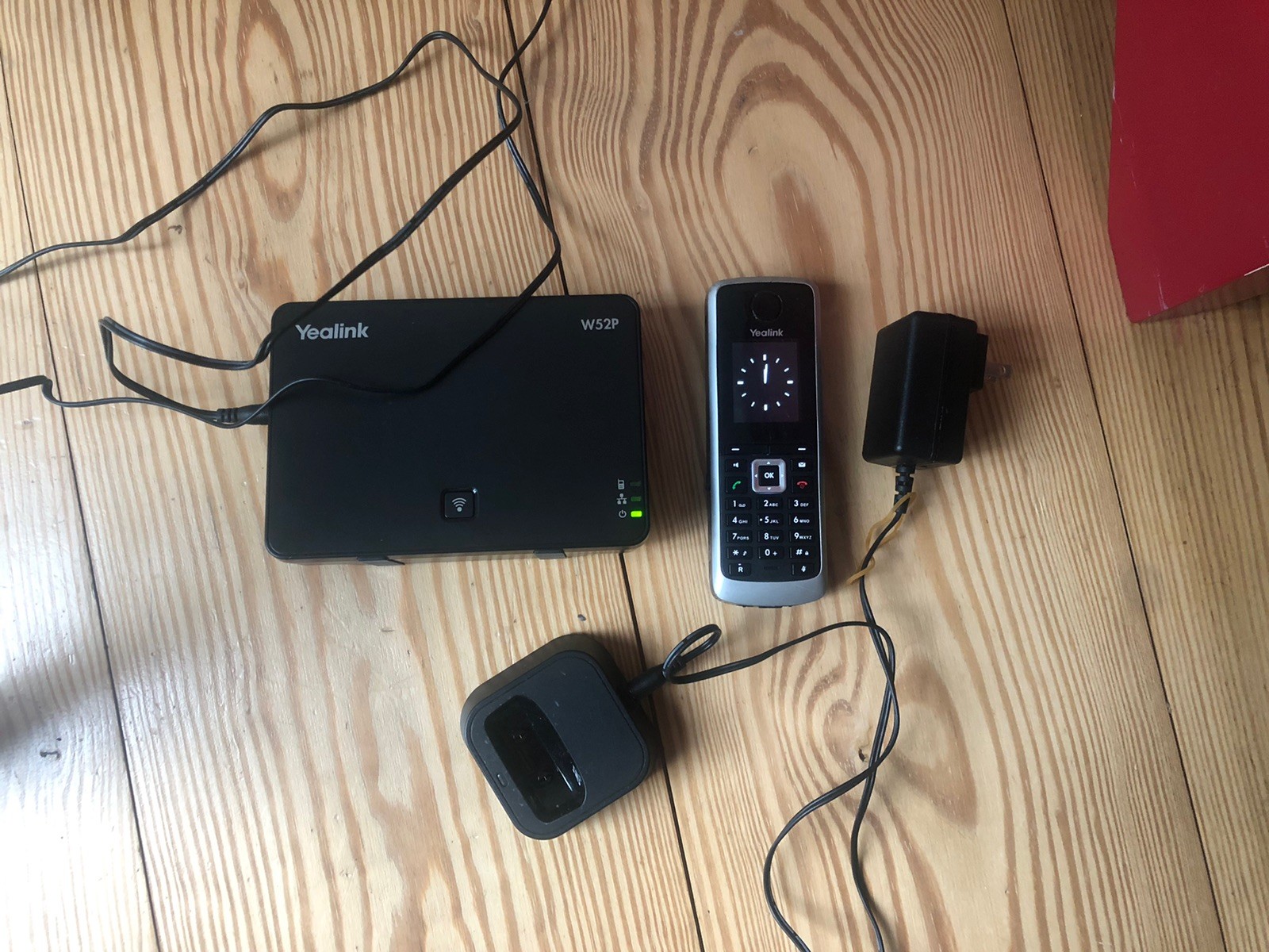 Yealink W52P Cordless IP DECT Phone Handset Set w/ Base Station & Cables