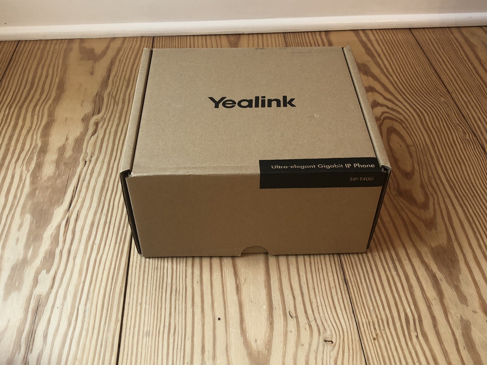 Yealink Ultra-Elegant Gigabit IP Business Desktop Media SIP-T40G IP Phone READ