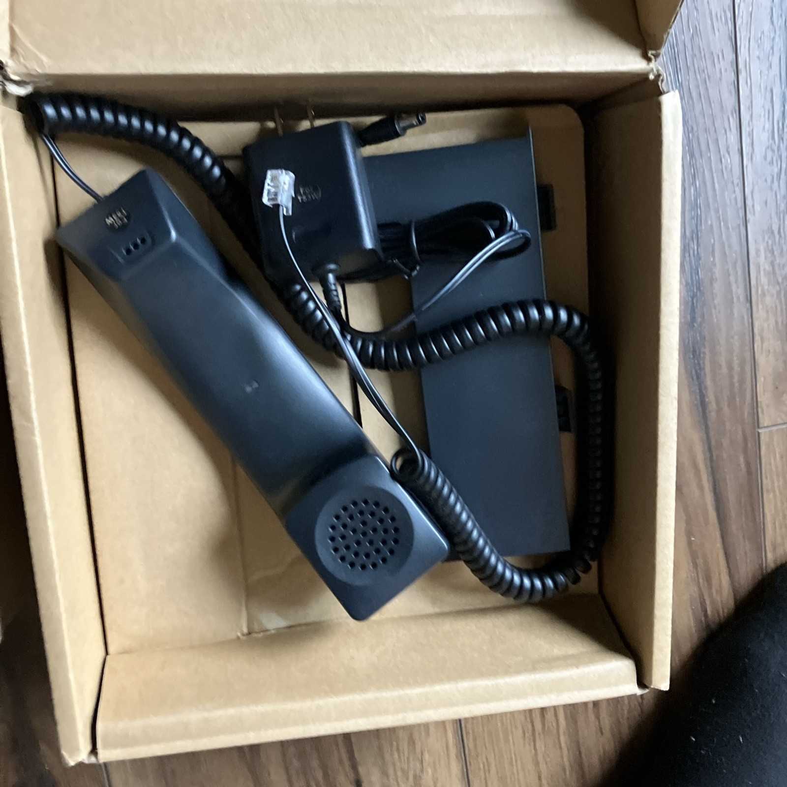 Yealink Verizon SIP-T53W Prime Business Phone Lot of 4 w/ Stands T53W