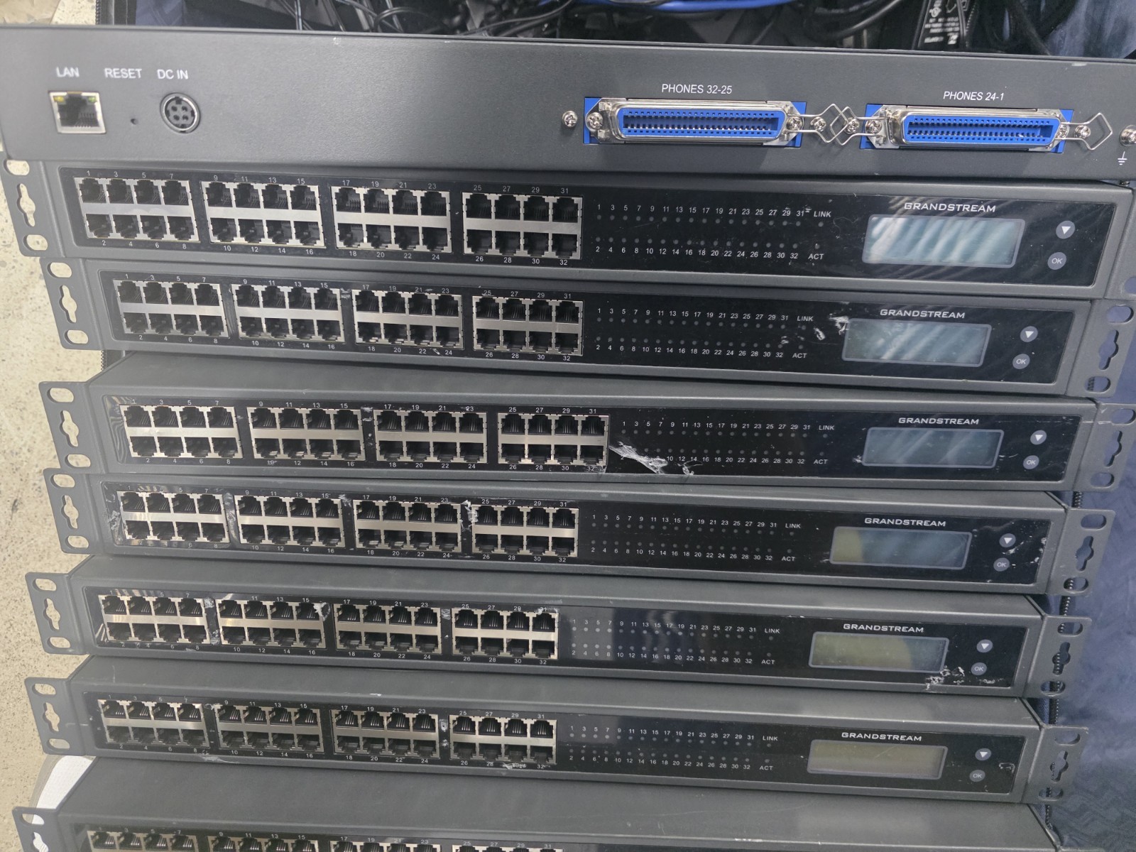 Grandstream GXW4232 32-Port FXS Gateway Analog to VoIP