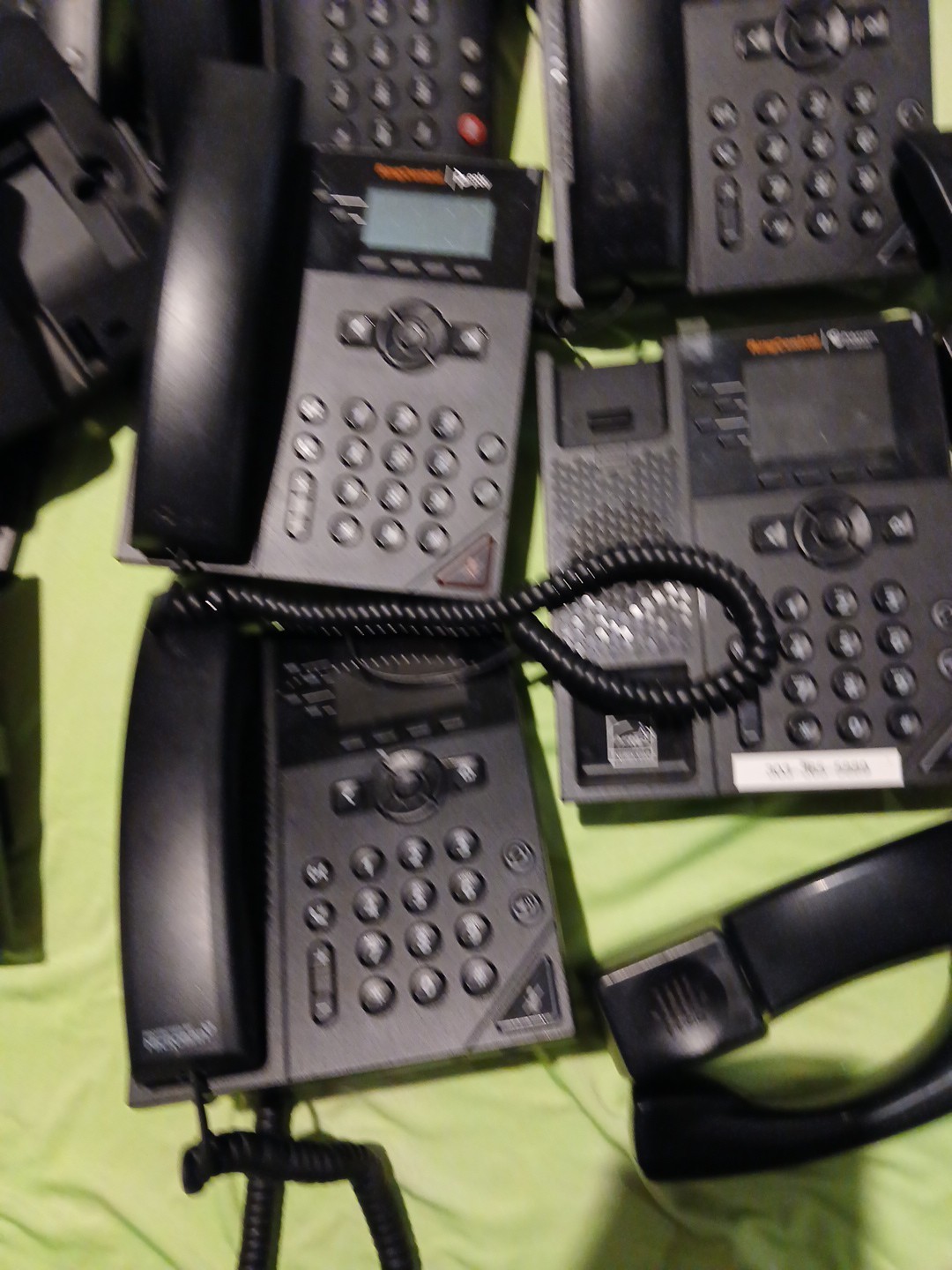 LOT OF 45 POLYCOM VVX 201 – VVX150 – VVX250 – IP BUSINESS PHONES SYSTEM LOOK!