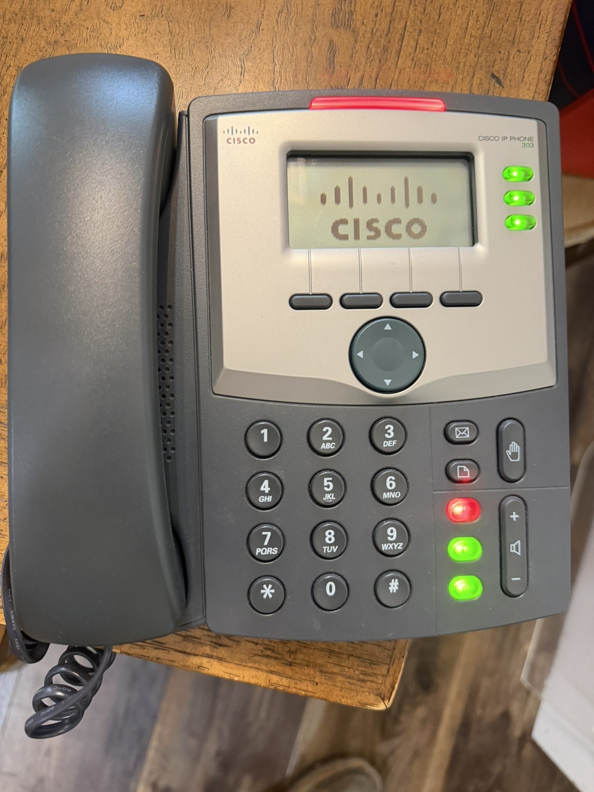 Lot of 5 Cisco SPA303 3 Line IP Phone w/ base and AC Power Adaptor