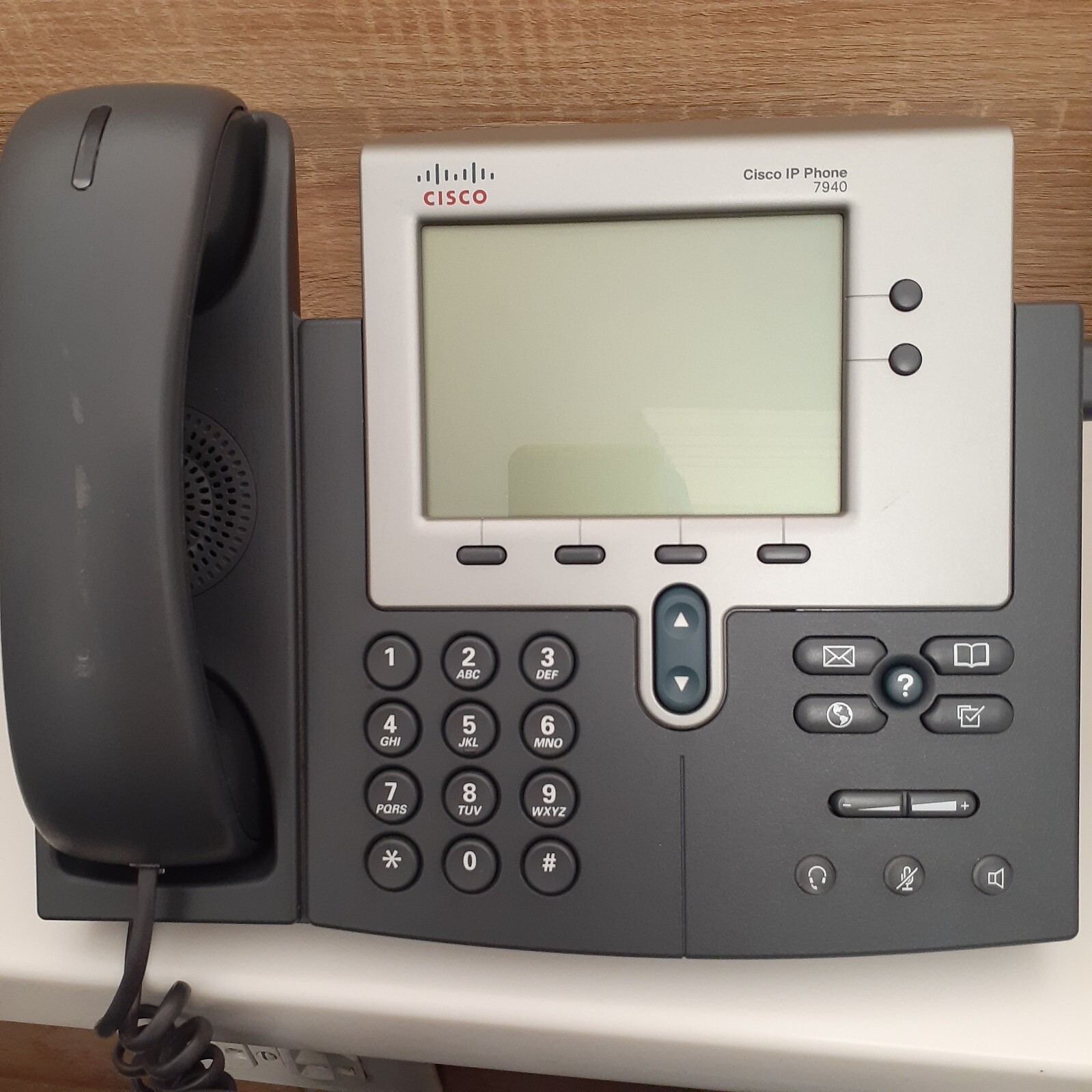 Cisco 7940 Series Unified IP VoIP Phones CP-7940 W/ Handset 14 (As is no Return)
