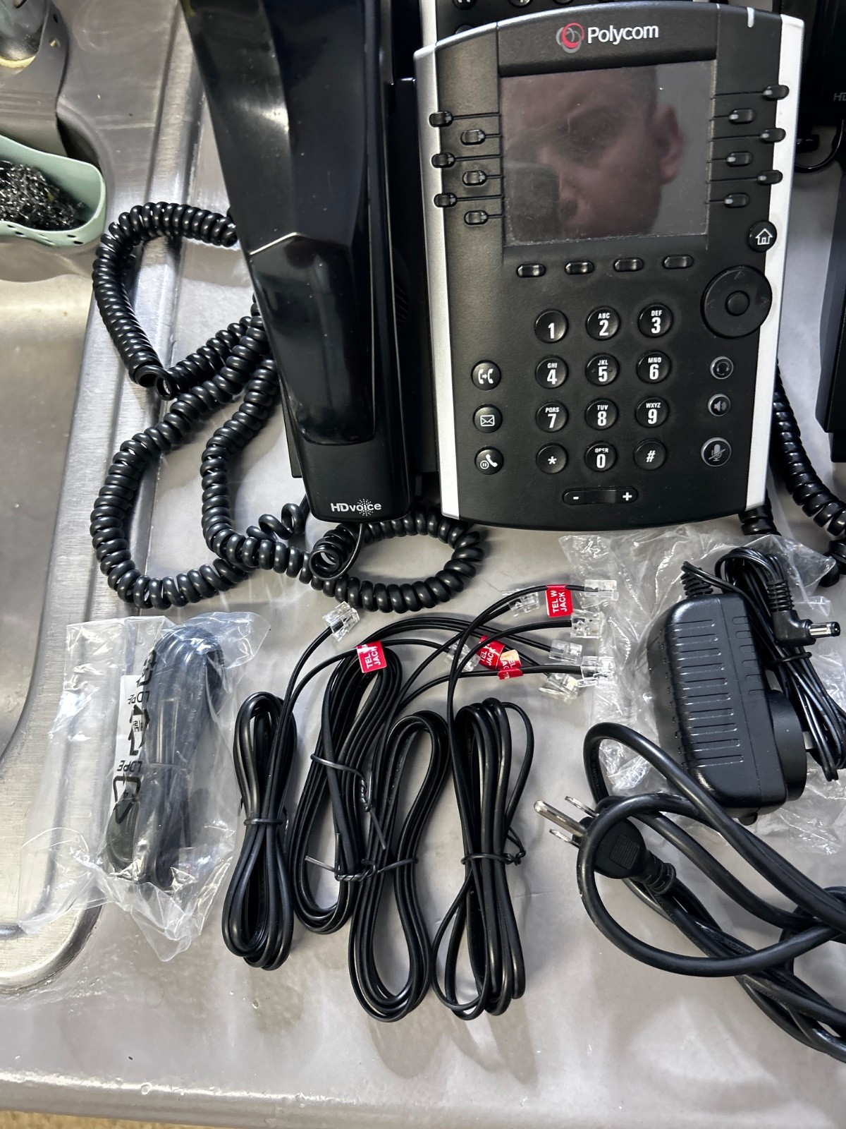 ot of 6 Polycom VVX410 Business Media IP Phones w/ Power Adapters HD Voice
