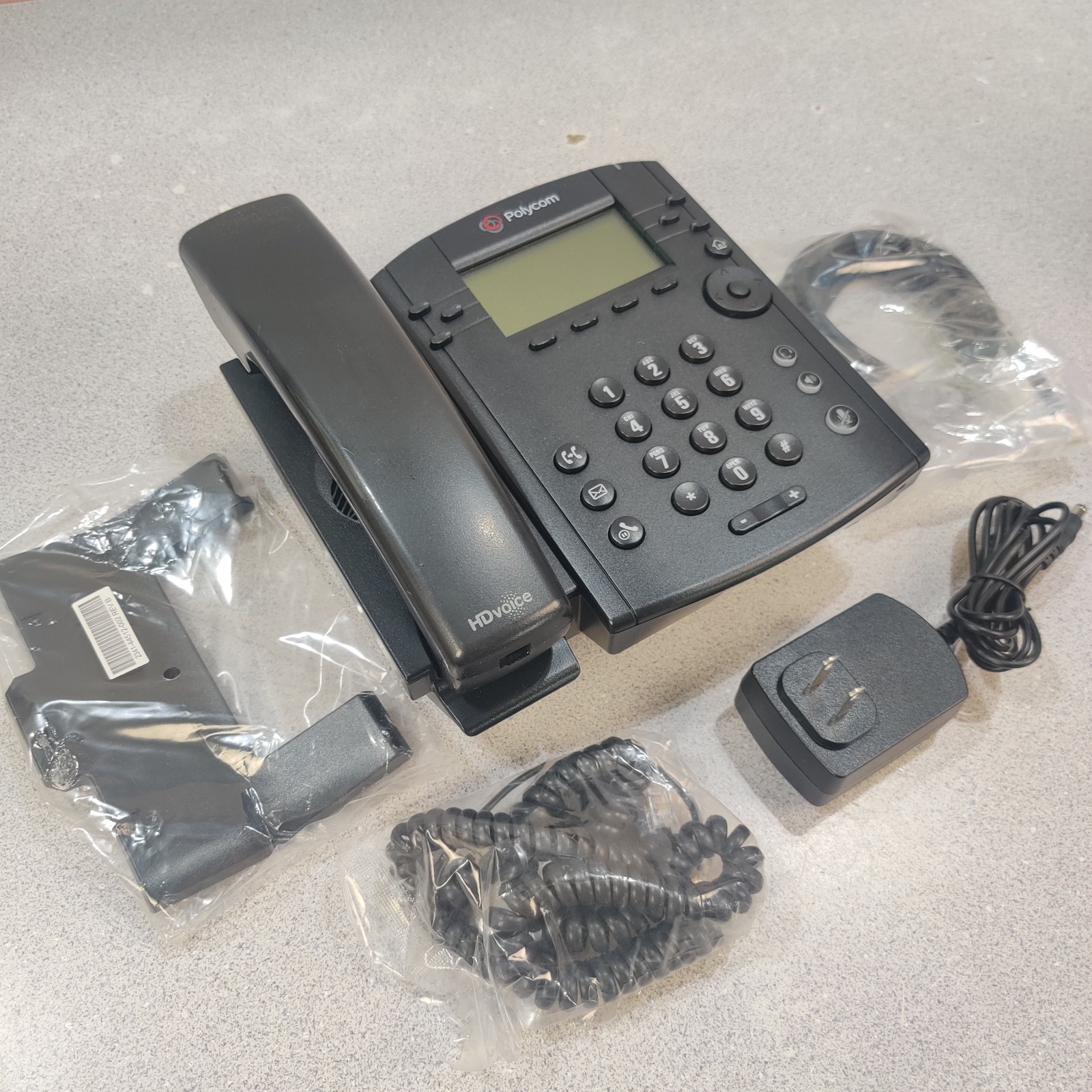 Used – POLYCOM VVX 311 DESKTOP PHONE 2200-48350-001 – Complete – Near Mint Cond.