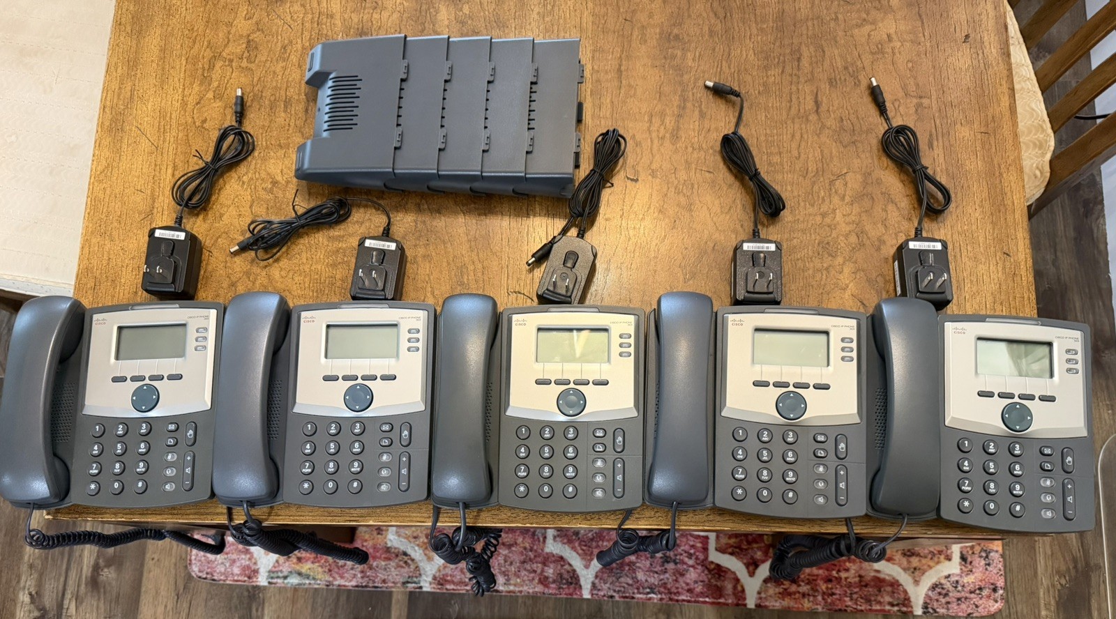 Lot of 5 Cisco SPA303 3 Line IP Phone w/ base and AC Power Adaptor