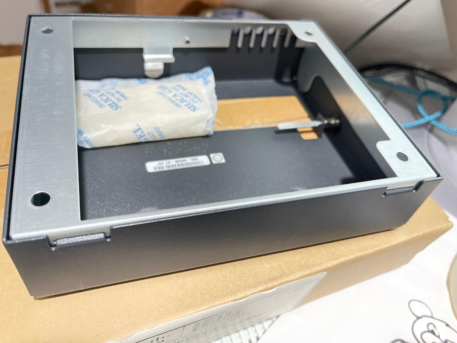 OPEN Non-locking Wallmount for Cisco 7910/40/60 and other IP Phone NO SCREWS(Z13