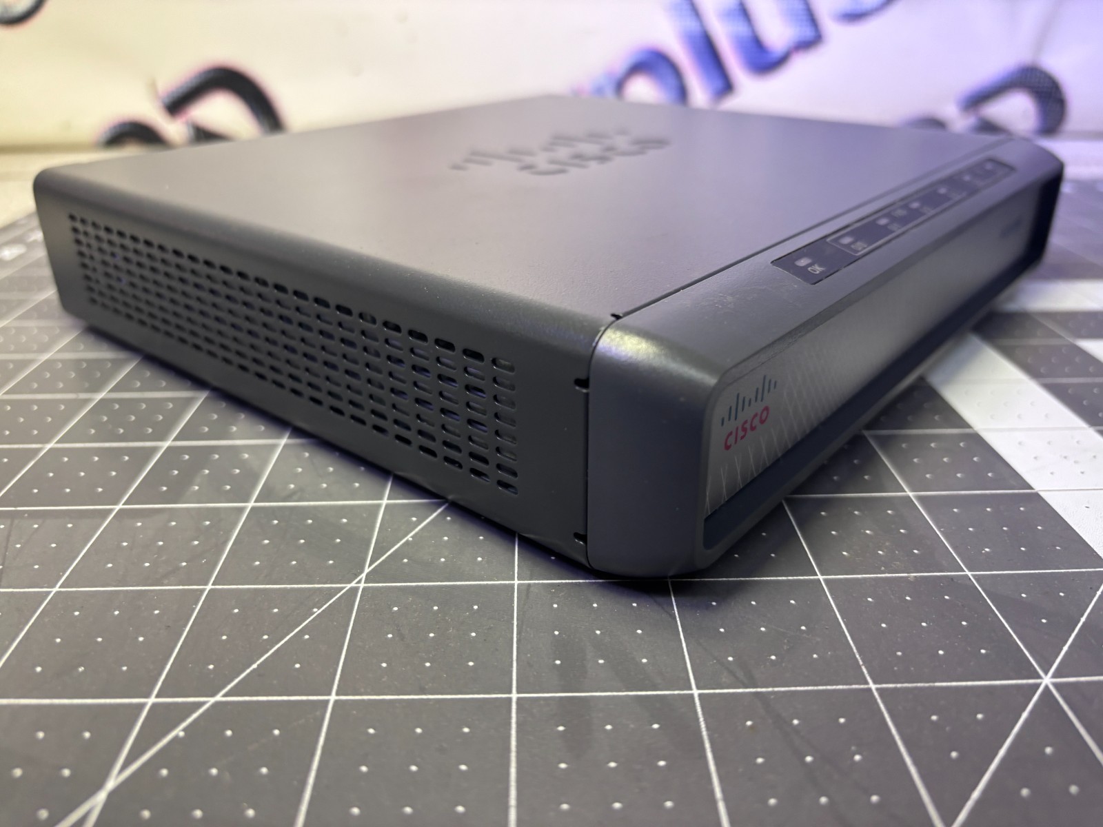Cisco Analog Voice Gateway w/ 4 FXS Ports and Power Supply – Model VG204XM