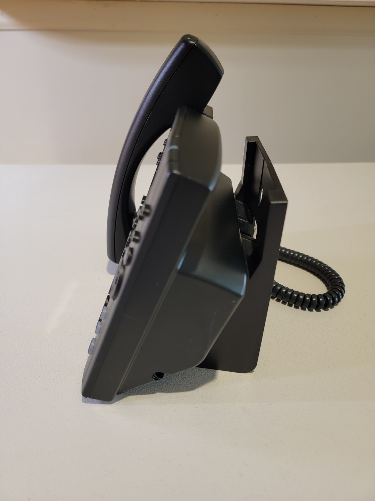 Polycom VVX 300 VoIP 6 Line Business Media Phone – Black – Wall Mount