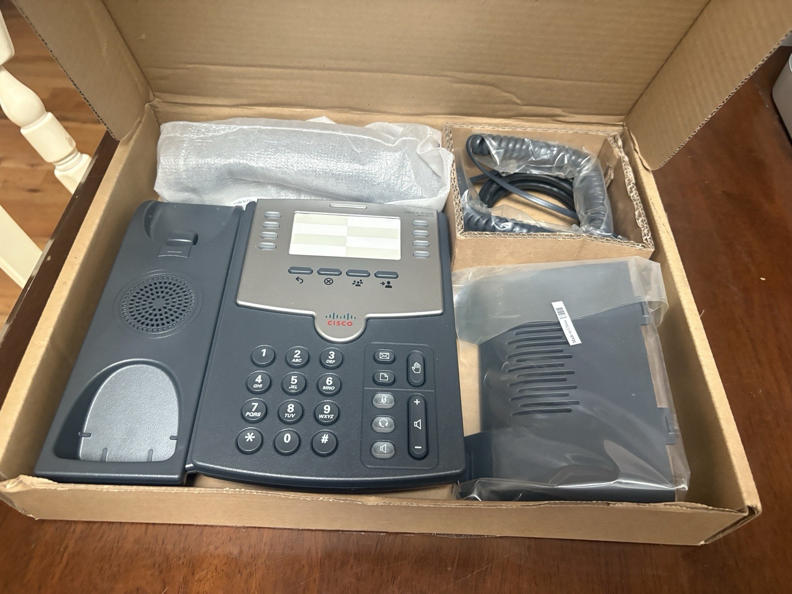 telefono voip Cisco SPA501G IP business phone 8 linee perfetto per ufficio
