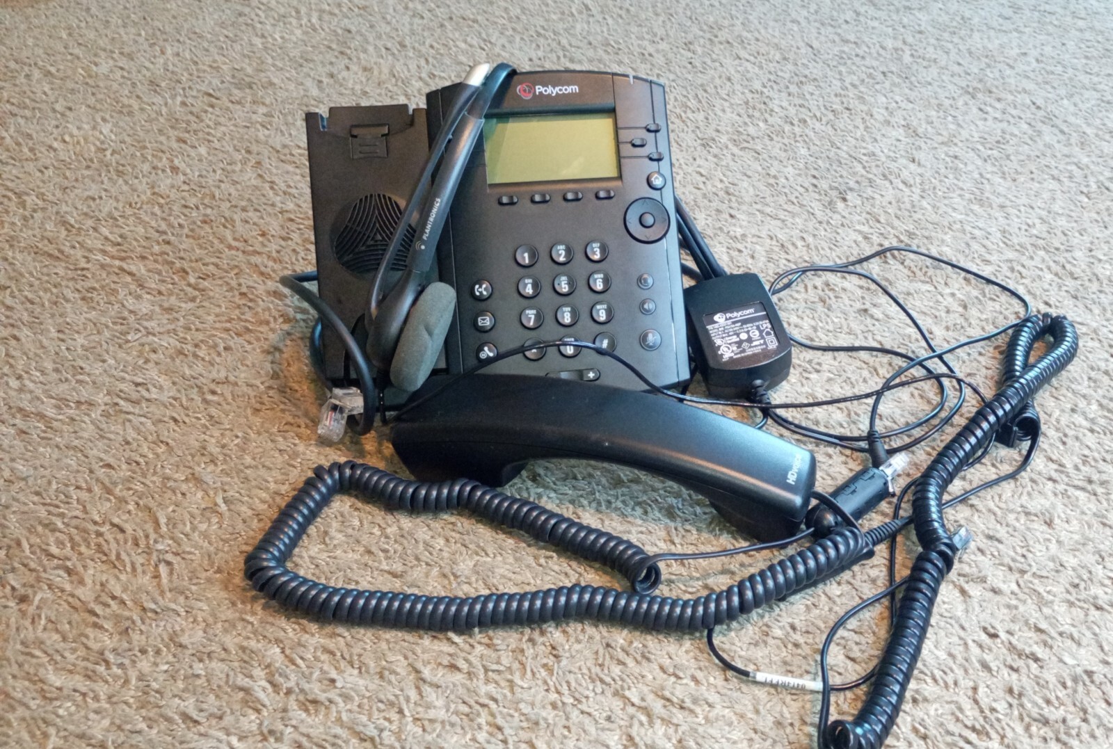 Polycom VVX300 WORK KIT great condition w/ purpose made bag FREE SHIPPING USA