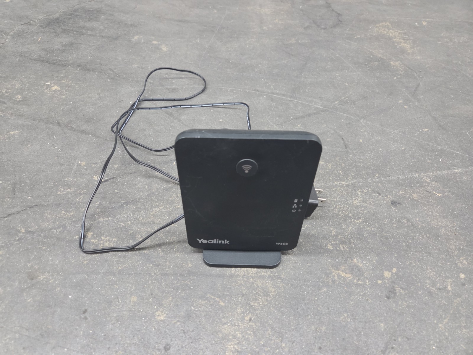 Yealink W60B DECT IP Base Station With Power Supply and Stand