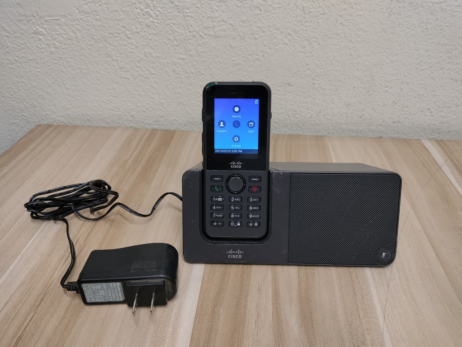 CISCO CP-8821 Wireless IP VoIP Phone w/ BATTERY + DOCK CP-DSKCH-8821 w/ ADAPTER
