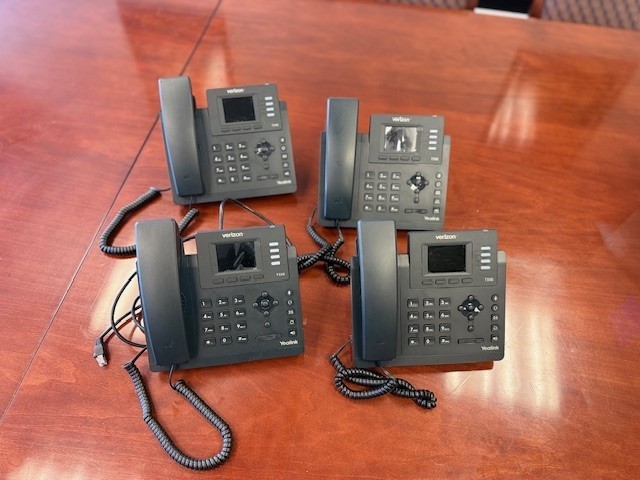 Yealink T33GB Verizon Business Desk Phone, 4 VoIP lines, 2.4-Inch Color Display