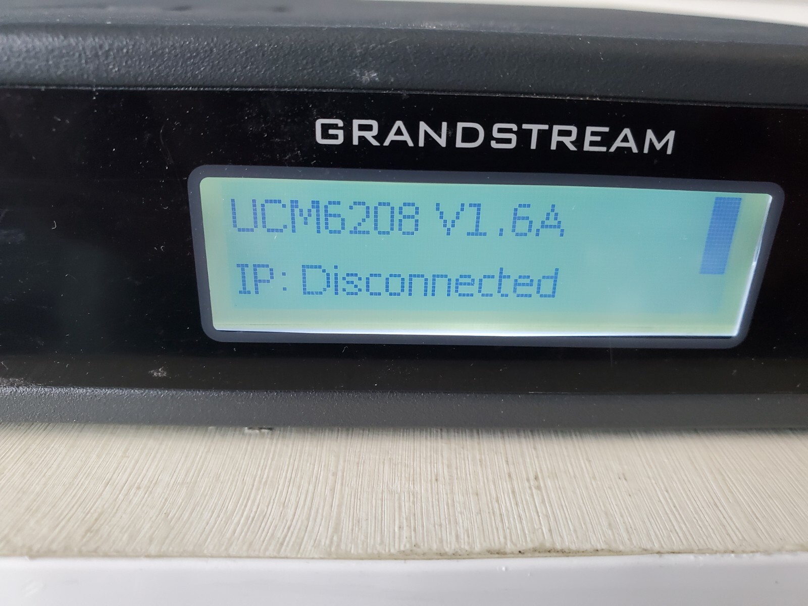 Grandstream ucm6208 and 11 Desktop Phones IP VOIP FXO