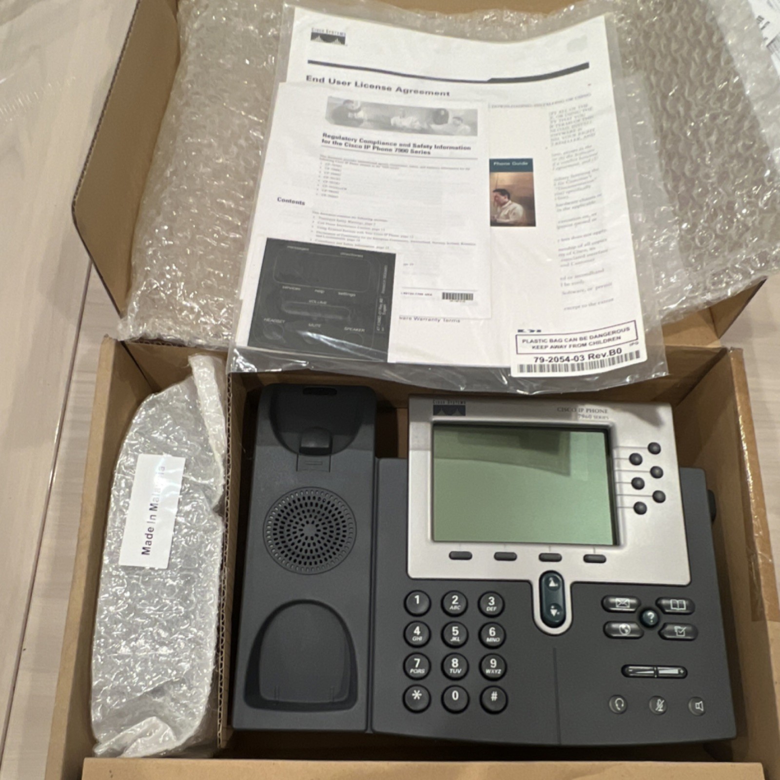 Cisco 7940 IP Phone, 2 Lines, Speakerphone, Gray, Ethernet RJ-45