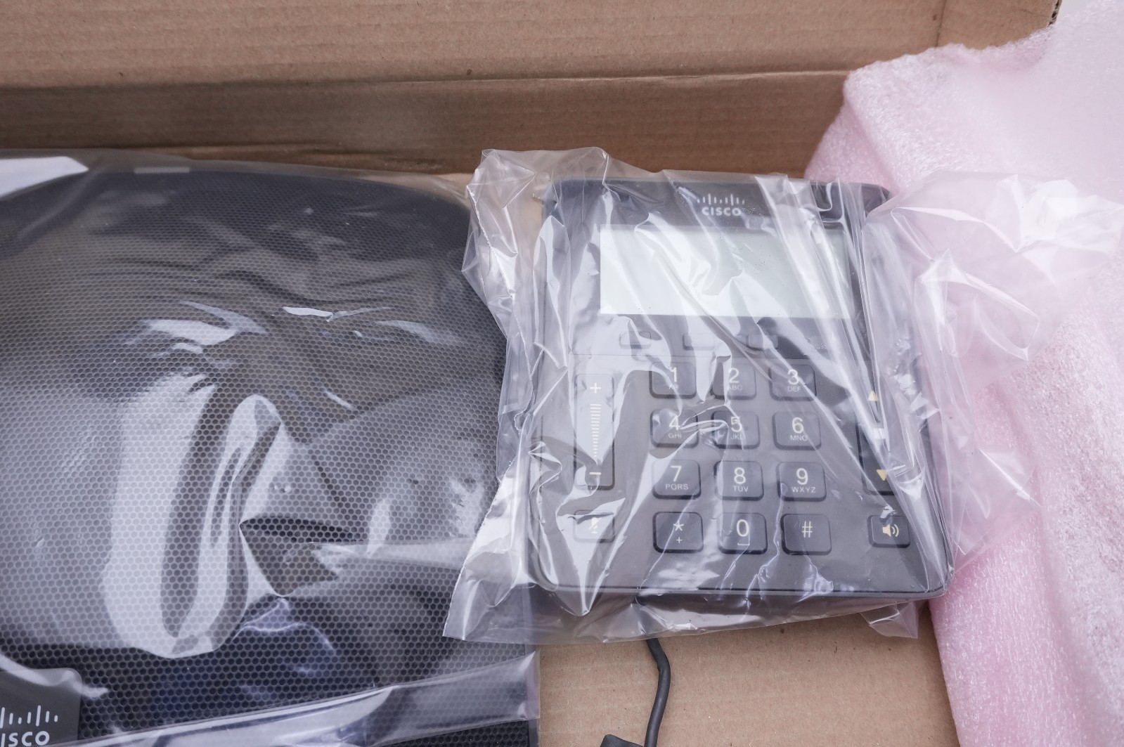 Lot of 3 – Cisco CP-8831-K9 Conference IP Phone with Control Pad 4000840-OSM*