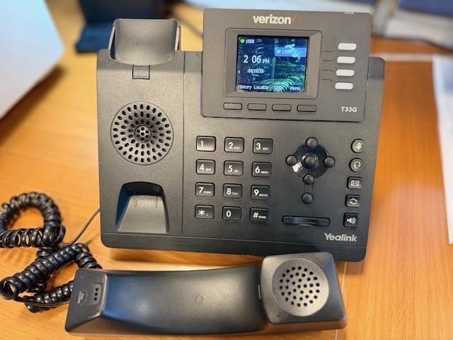 Yealink T33GB Verizon Business Desk Phone, 4 VoIP lines, 2.4-Inch Color Display