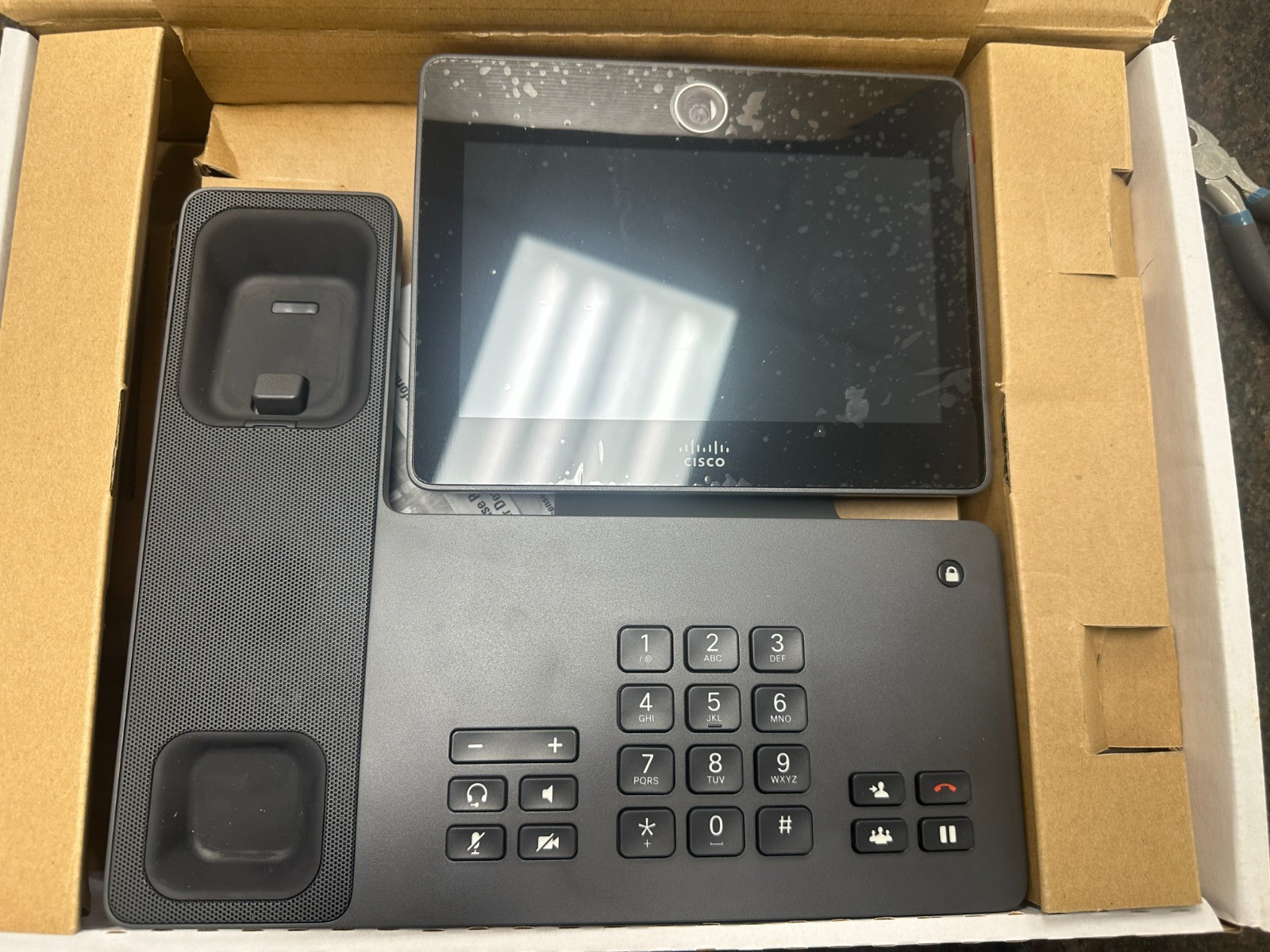 Cisco Line IP Video Phone – Charcoal – NEW SEALED CP-DX650-K9