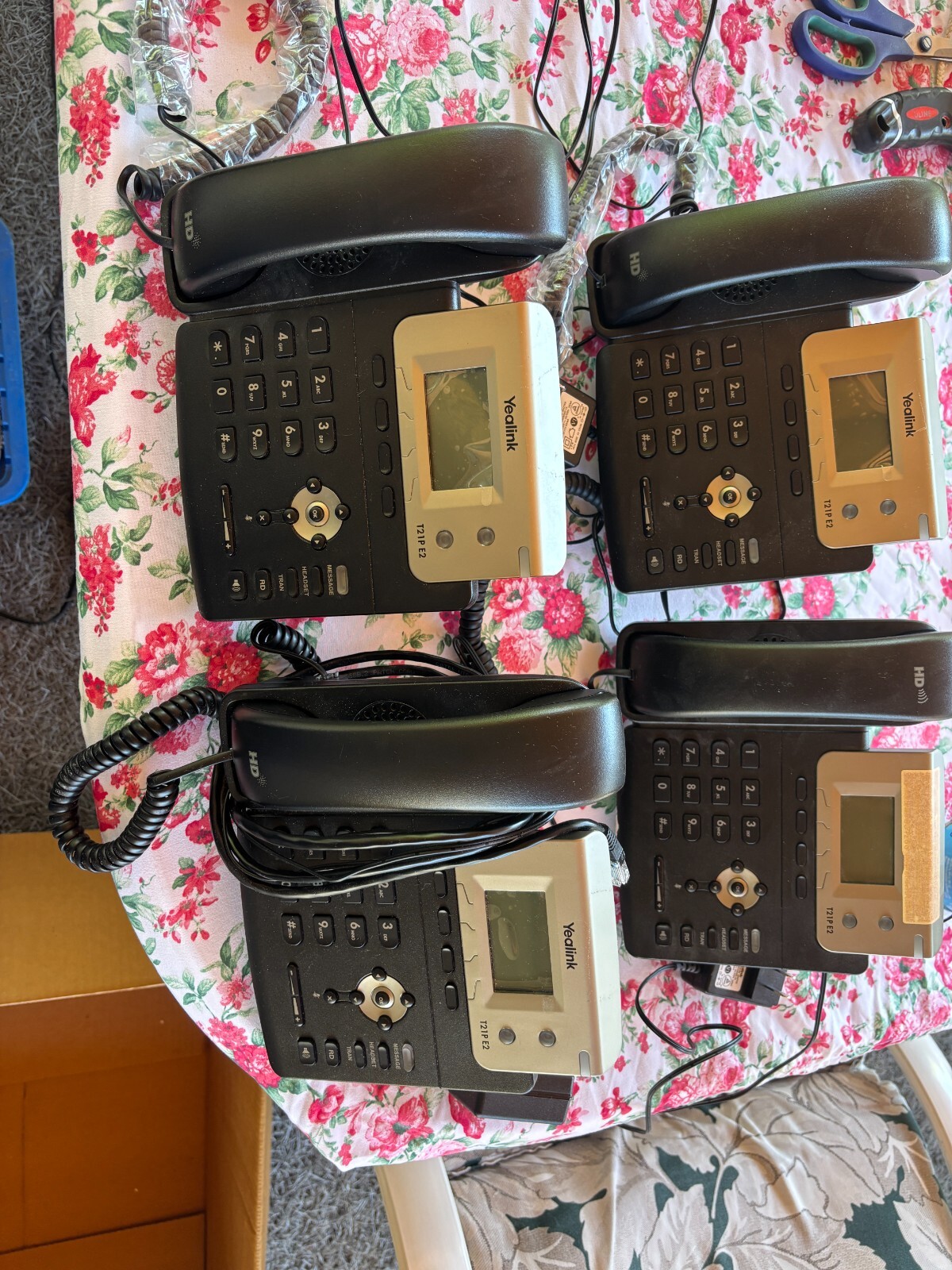 Lot 4EA – Yealink Phone SIP-T21P E2 PoE Entry-level VoIP 2 Lines, HD Voice, LCD
