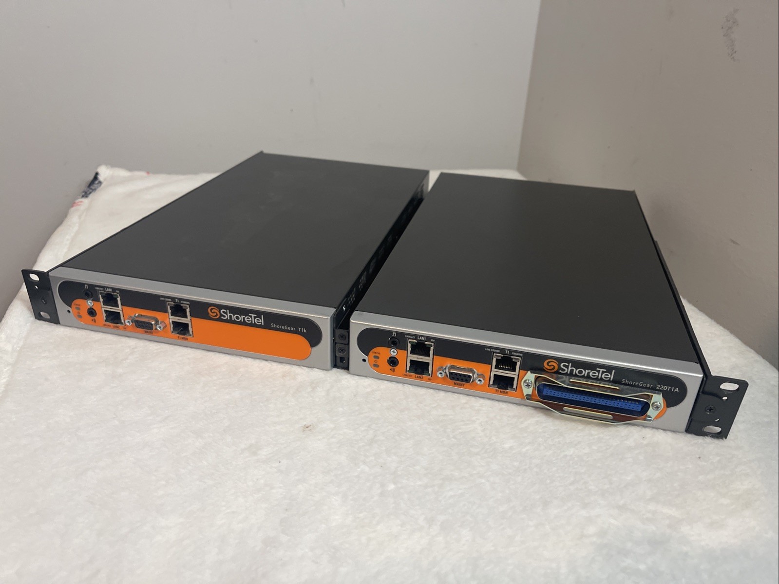 ShoreTel ShoreGear SG-220T1A 600-1057-11 + SG-T1K 600-1069-20 Voice Switch Lot 2