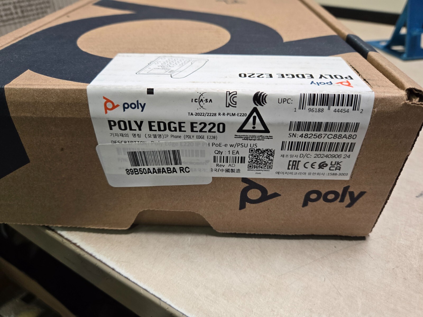 Poly Edge E220 IP Phone Corded Corded Bluetooth Desktop Wall Mountable NOB