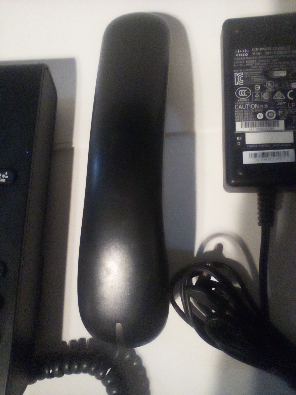 Cisco LOT ! 6921(CP6921CK9) Wired IP Phone – Black Extra Handset & 3 ac Adapters