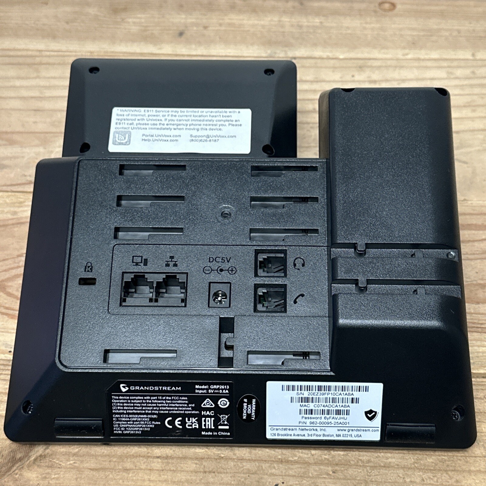 Grandstream GRP2613 3-Line Carrier-Grade POE IP Phone *BASE ONLY*