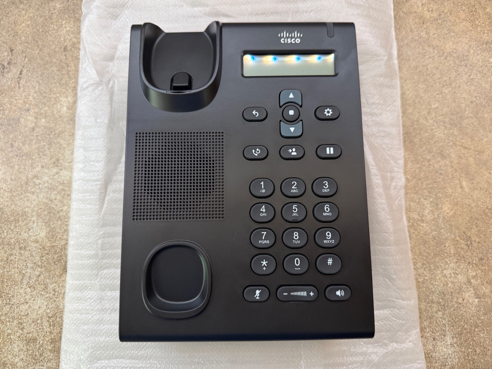 Cisco Unified SIP Phone 3905-RF w/ Standard Handset Charcoal