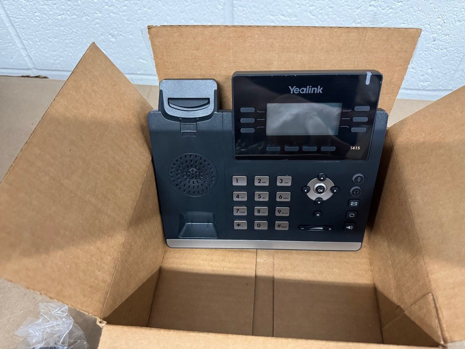 Yealink SIP-T41S IP Phone POE Black new cords