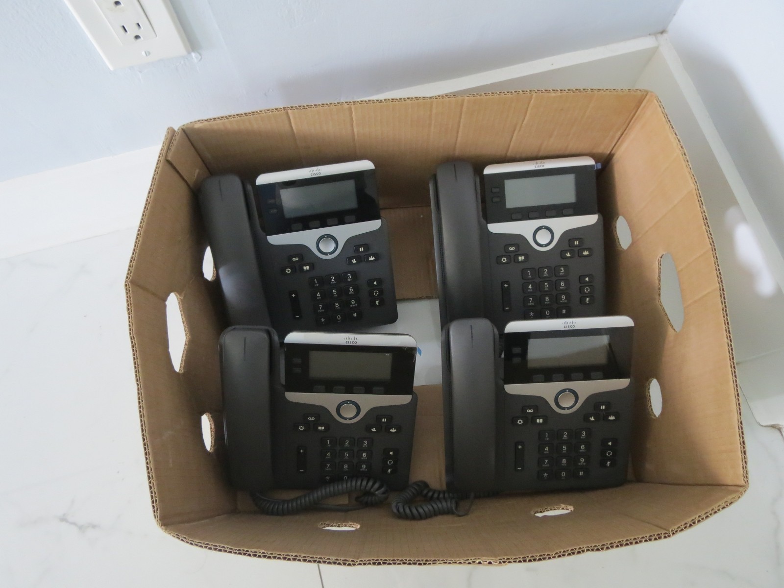 Lot of 4 UnitsCisco Desk Phone CP-7821 VOIP Black Silver Stand Business Office