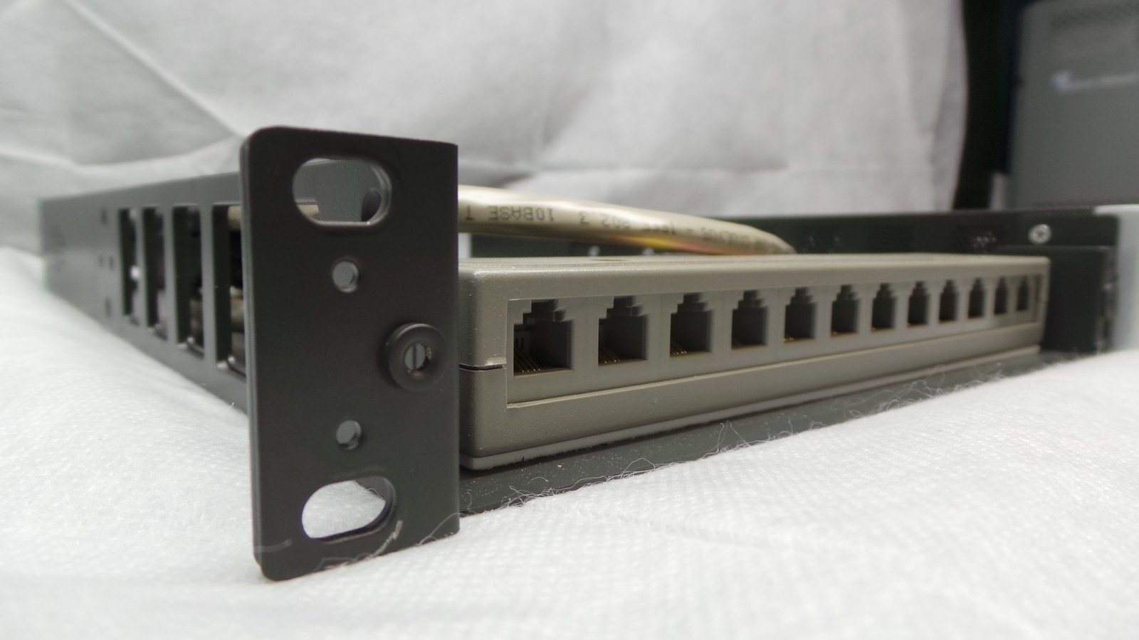 ShoreTel Shoregear 220T1A Voice Switch (SG-220T1A)