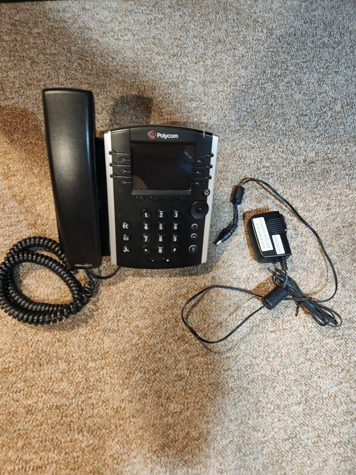 Polycom VVX 401 with AC adapter