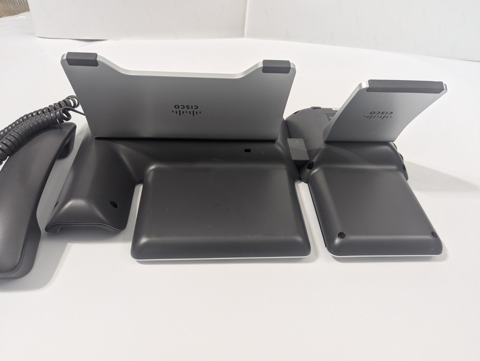 Cisco CP-8861-K9 v07 VoIP Business Color Desk Phone + CP-BEKEM Key Expansion