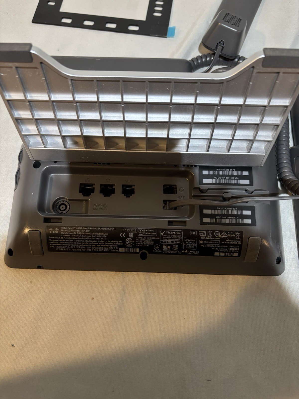 (2) Cisco CP-8851-K9 Unified IP VoIP Phones w/Stands
