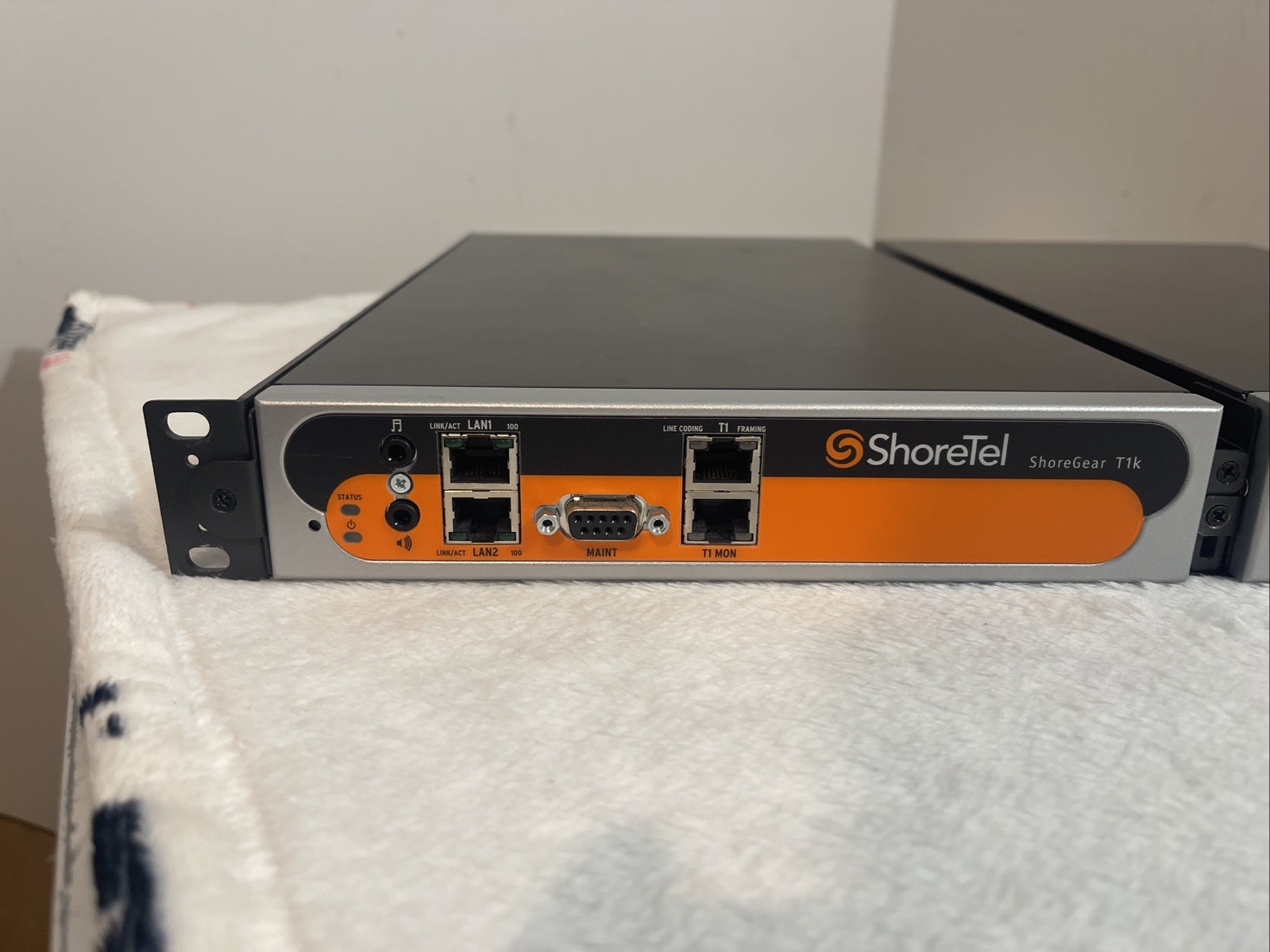 ShoreTel ShoreGear SG-220T1A 600-1057-11 + SG-T1K 600-1069-20 Voice Switch Lot 2