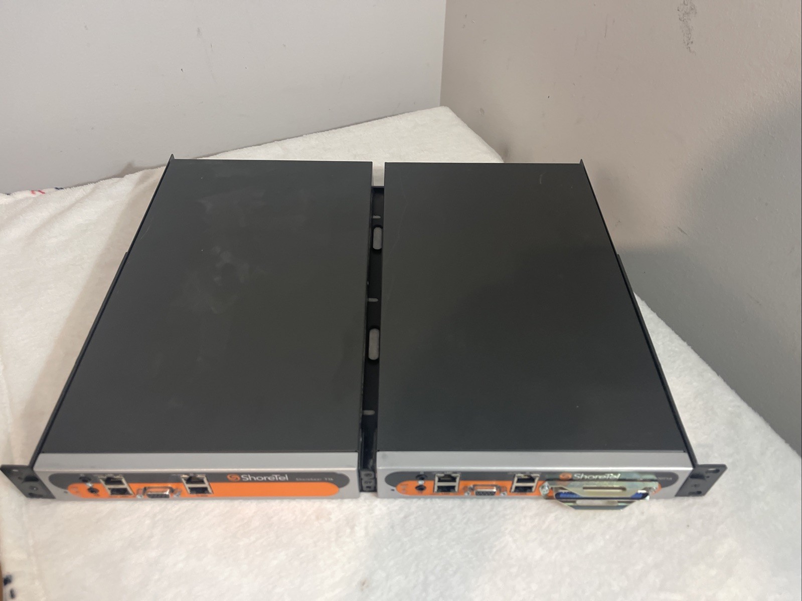 ShoreTel ShoreGear SG-220T1A 600-1057-11 + SG-T1K 600-1069-20 Voice Switch Lot 2