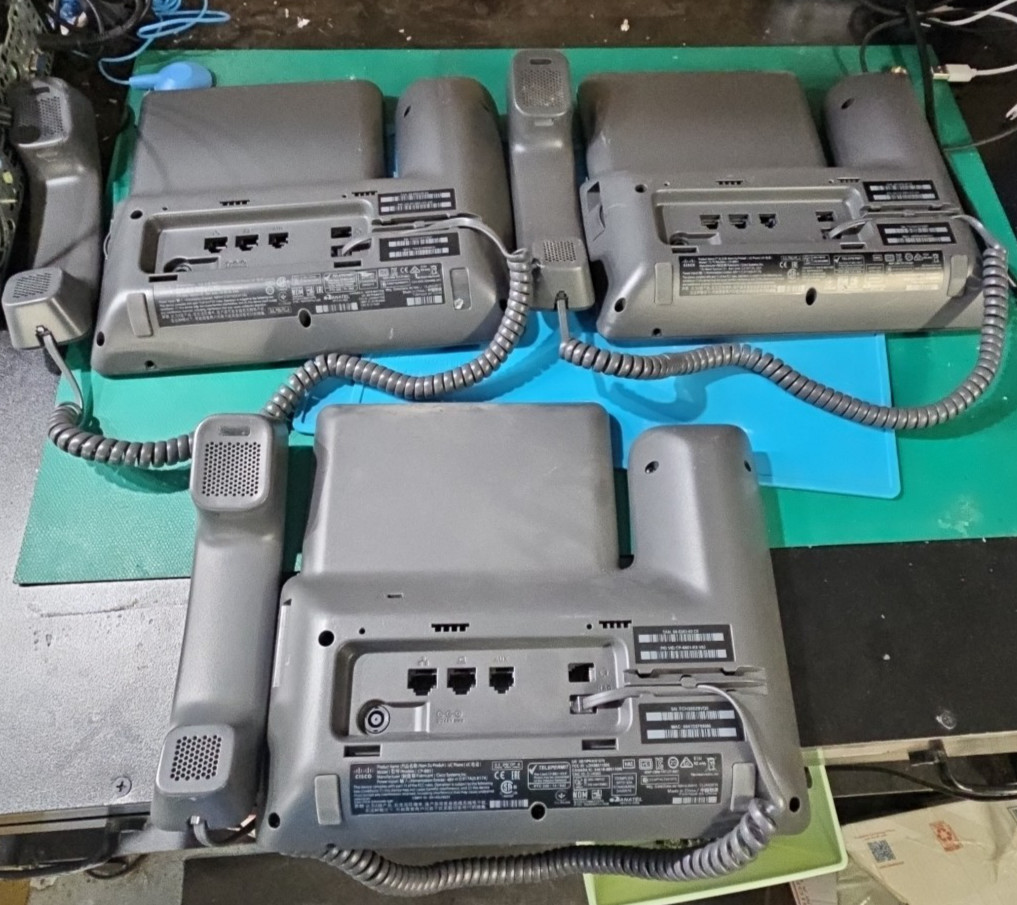 LOT 3 Cisco CP-8851 IP Phones CP-8851-K9 Cord & Handset FOR PARTS OR REPAIR