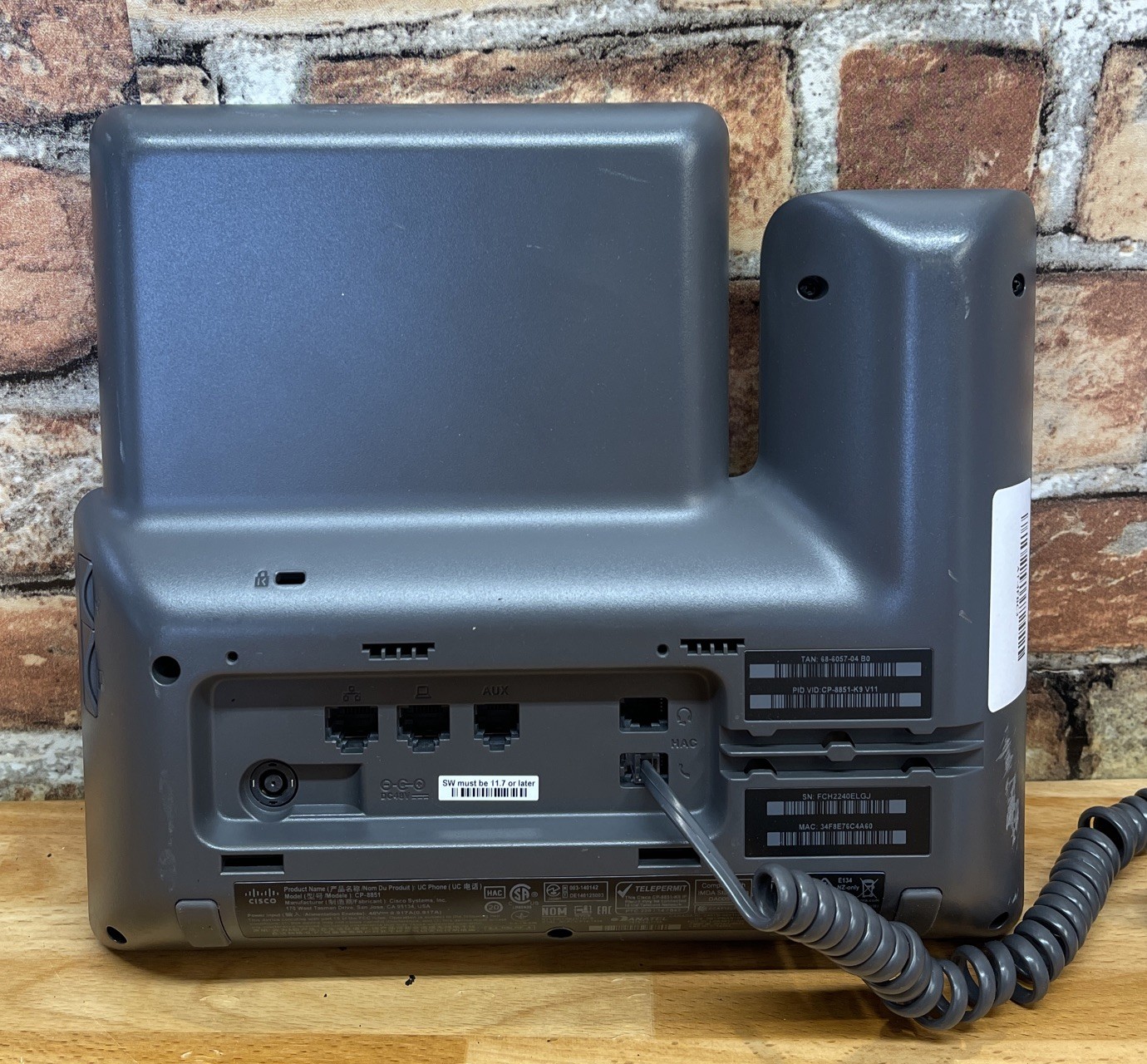 Cisco CP-8851-K9 IP Phone Gray Silver Wall Mountable