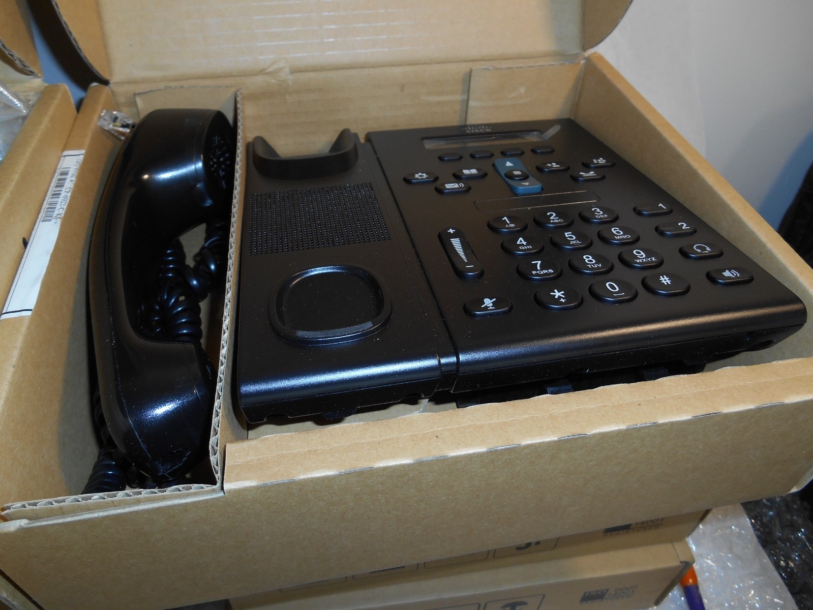 Cisco 6921(CP6921CK9) Wired IP Phone – Black Lot of 8