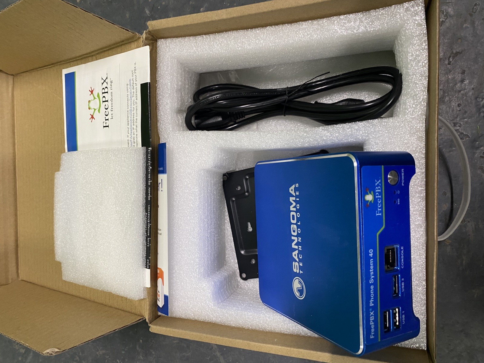 Sangoma FreePBX 40 Open Source Phone System (FPBX-PHS-0040)