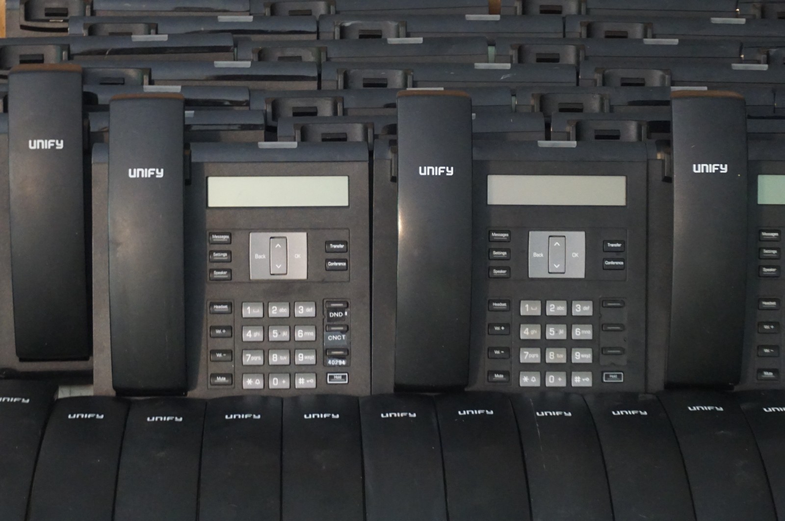 UNIFY Phones Openscape IP35G HFA QTY-20 with handset cords and base cords