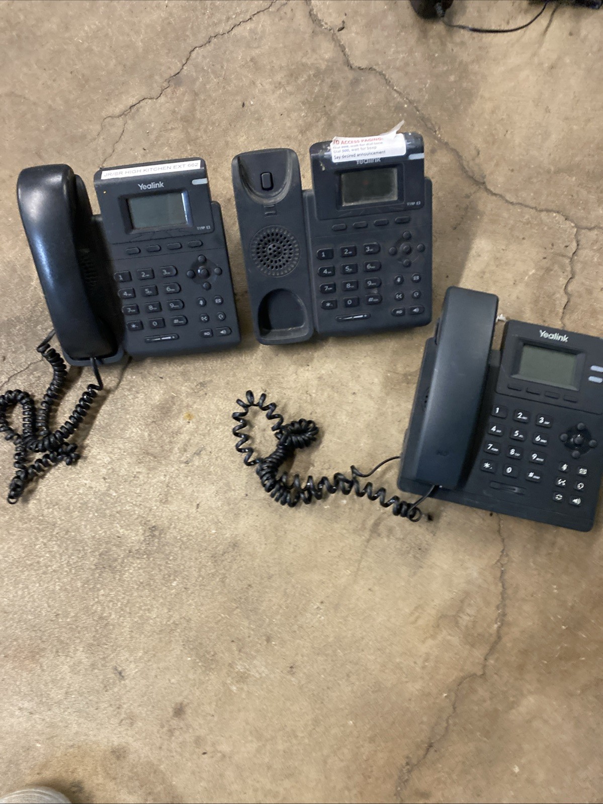 Lot Of Yealink Phones 4- Yealink SIP-T19P E2 IP (x3) , SIP-T31P