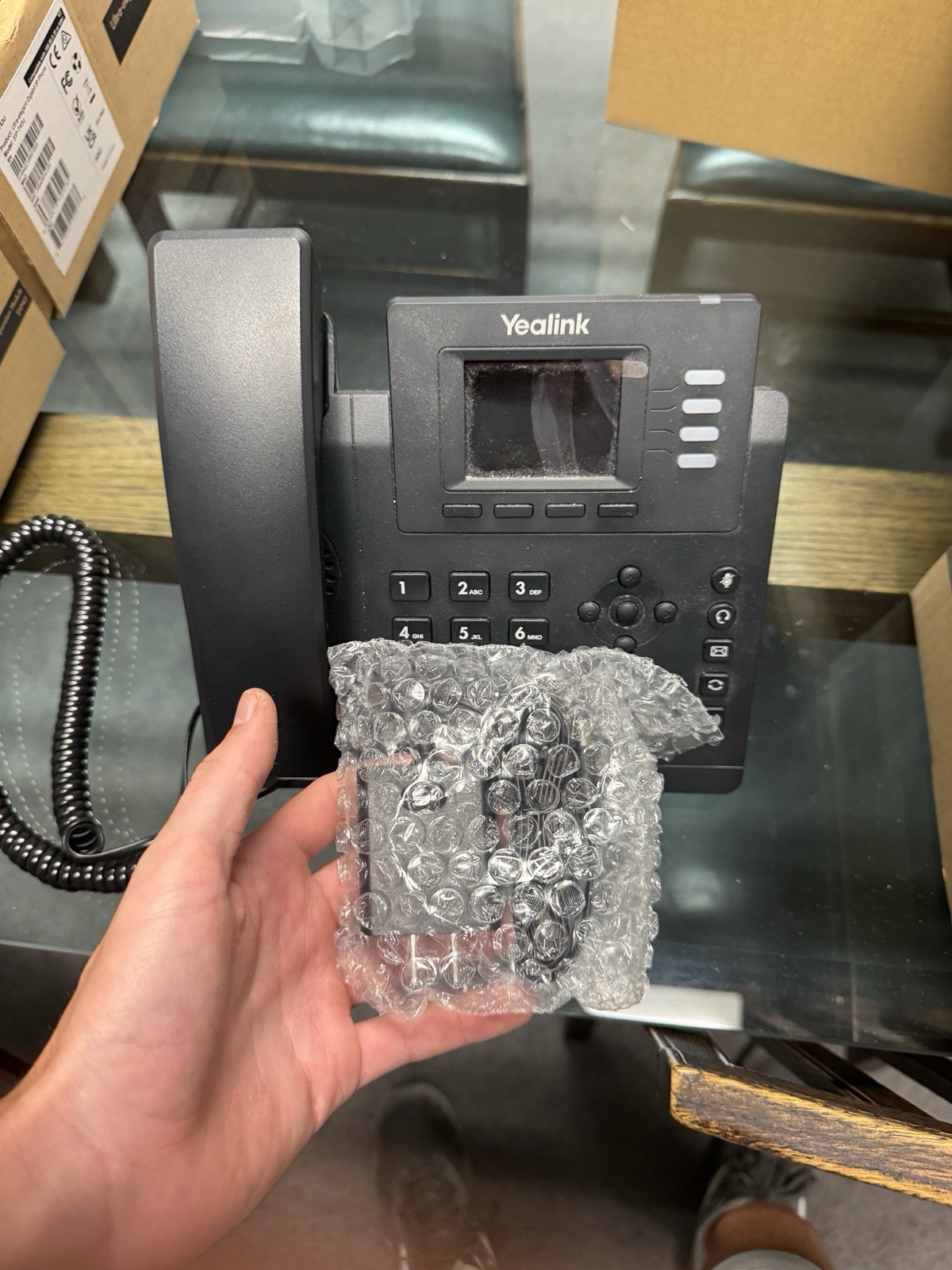 Yealink SIP-T33G IP Phone 4-Line Speakerphone Black Ethernet RJ-45. 9 phones