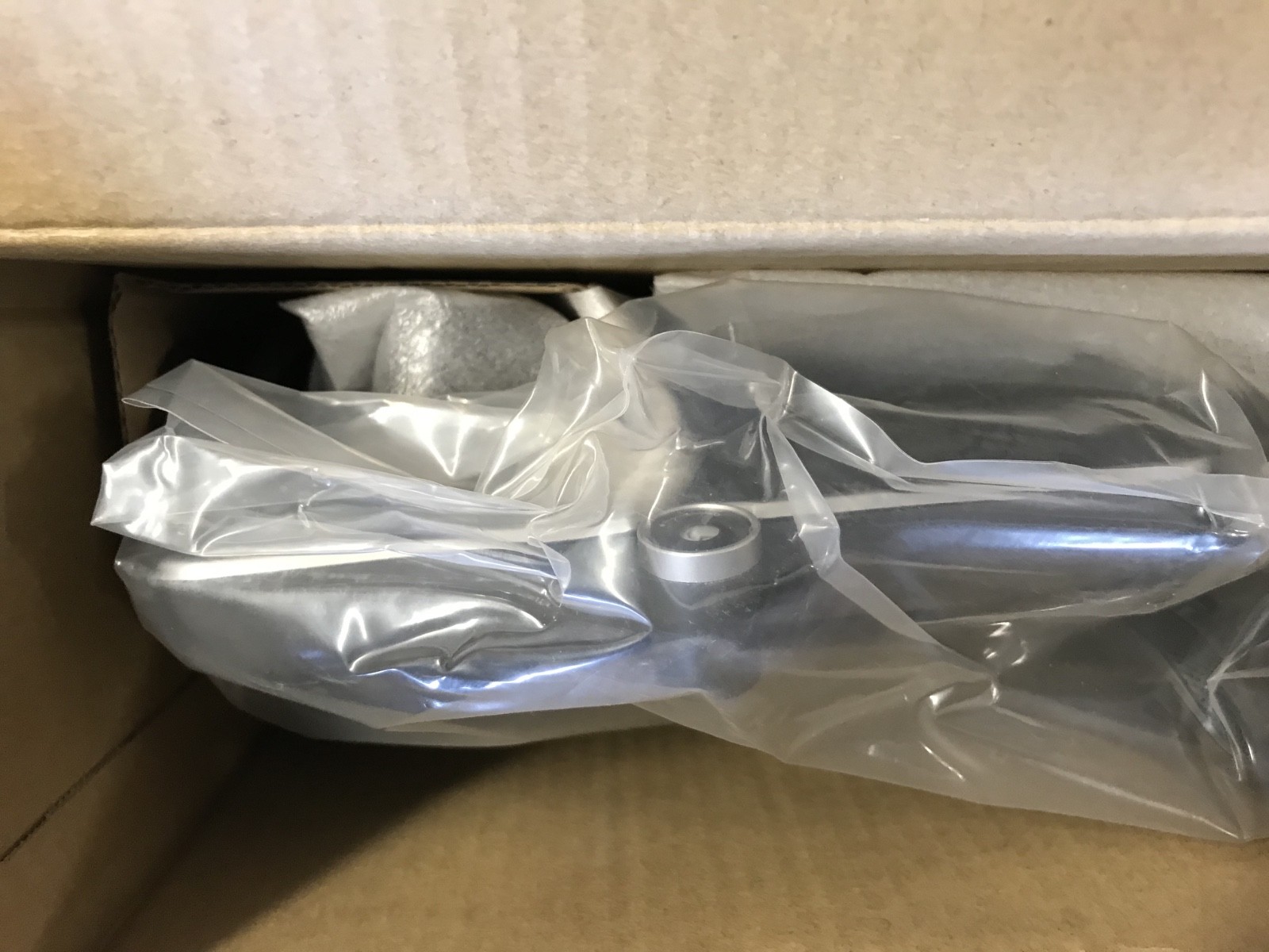 Cisco CP-8845-K9 5-Line IP Phone Charcoal w/WebCam, Stand, Handset FREE Shiping
