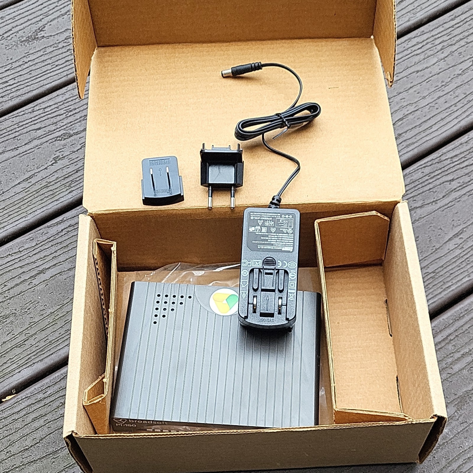 Broadsoft PI-150 Micro Appliance Ethernet RJ-45 Green with Power Adapter