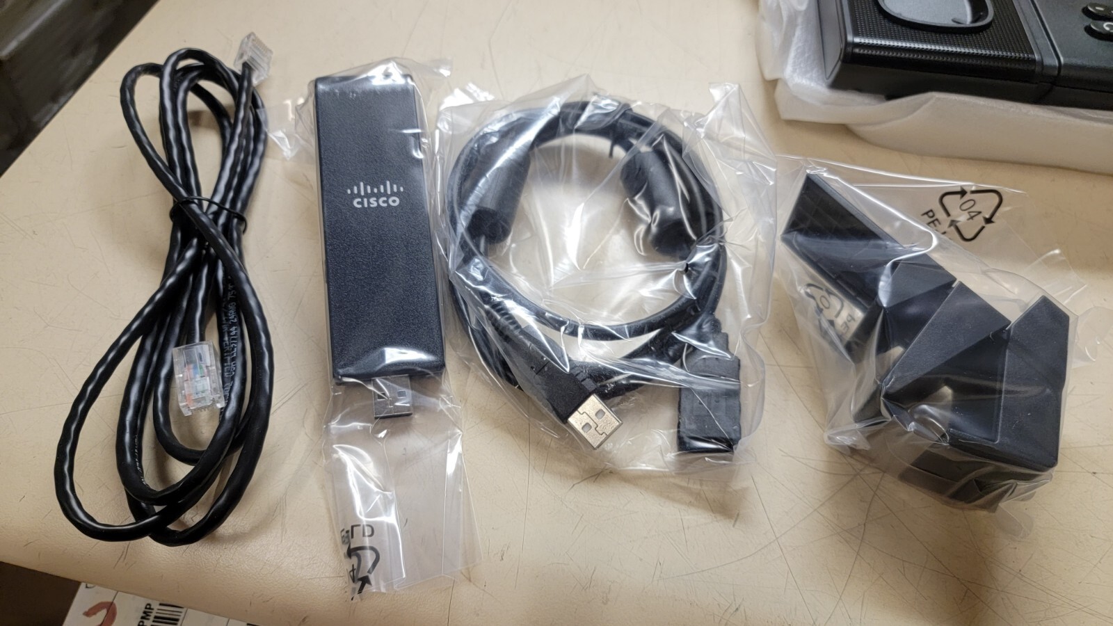 Cisco CP-9971-C-CAM-K9 Standard Handset UC Phone 68-4727-03 w/ UC Video Camera