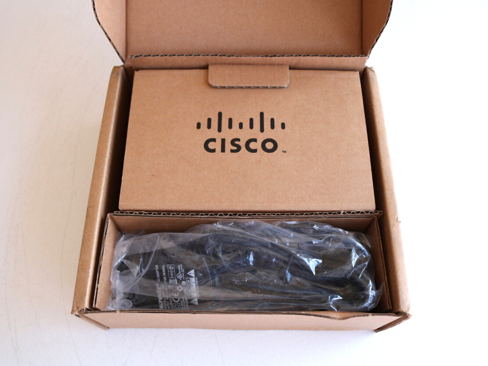 Cisco CP-8831-MIC-WRLS Wireless Microphone Kit and Charging Station NEW